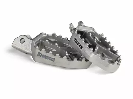 Akrapovic Adventure Footpeg Set (Titanium) Kawasaki KLE 500 2026 - Fotpinnar - D529451 - 1